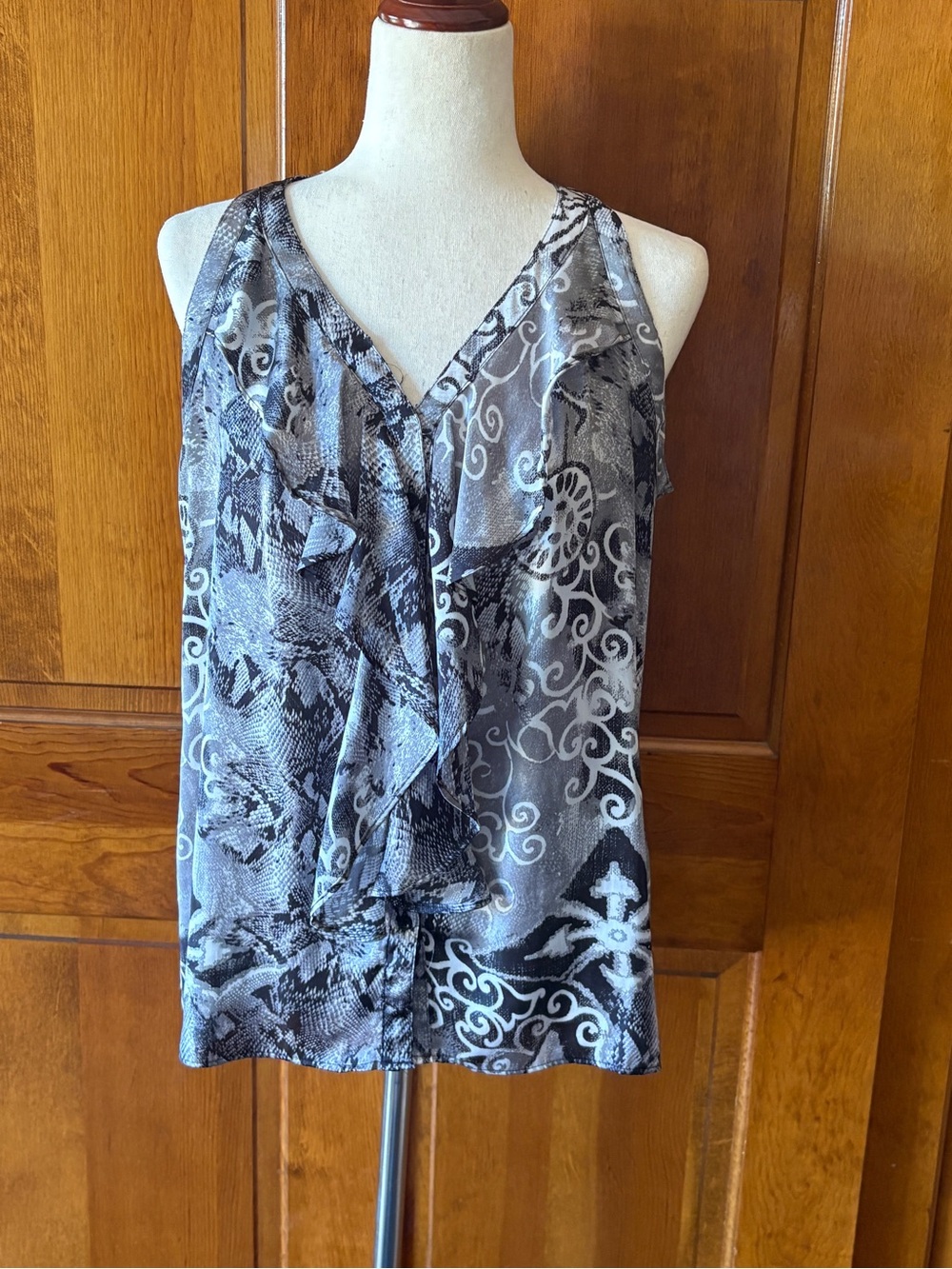 Gray & Black Printed Ruffle V-Neck Sleeveless Top